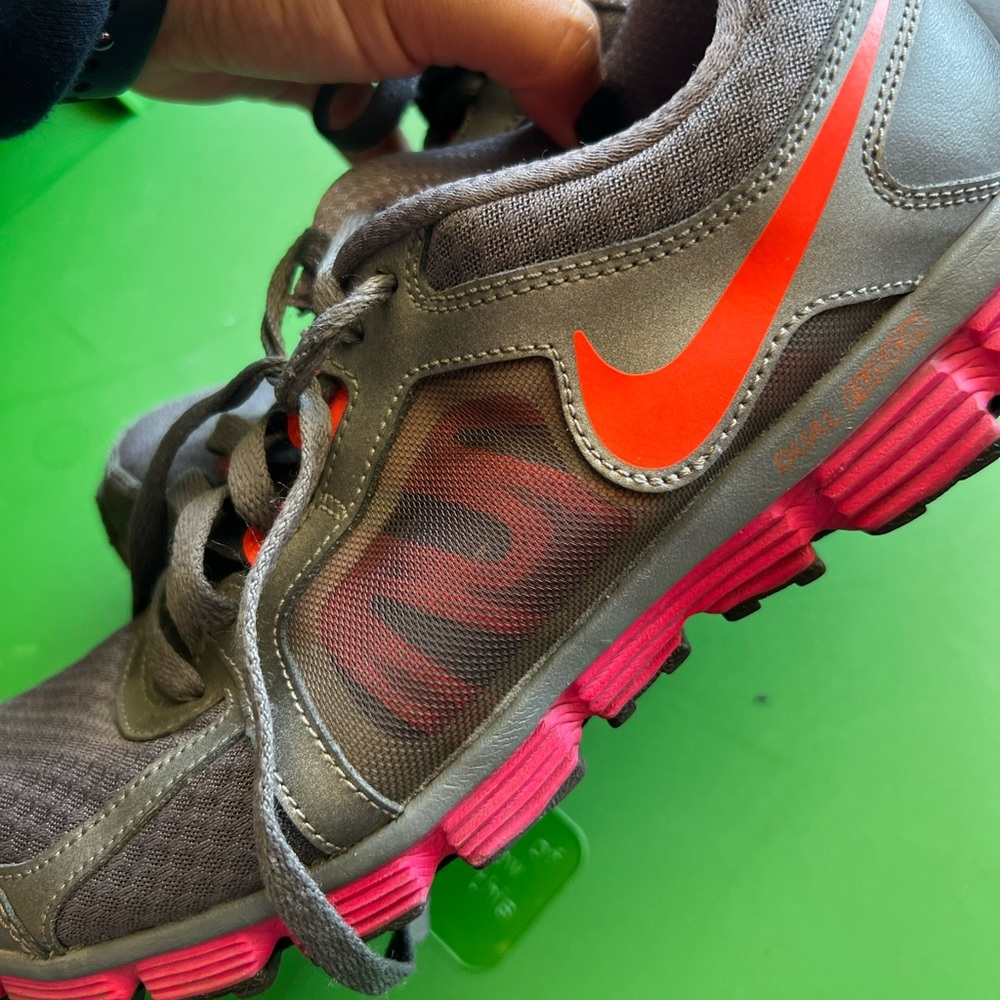 Nike dual fusion shoe